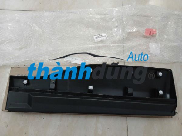 ỐP CÁNH CỬA SAU XE TOYOTA COROLLA CROSS 2022 | 750780A011